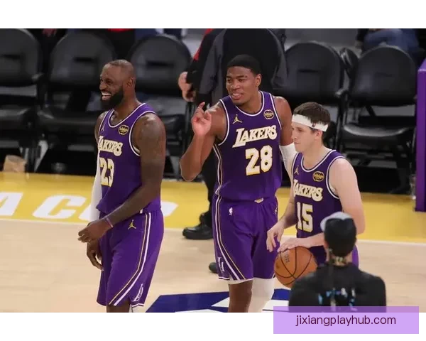 詹姆斯复出后全力适应东契奇里夫斯打造新型核心组合