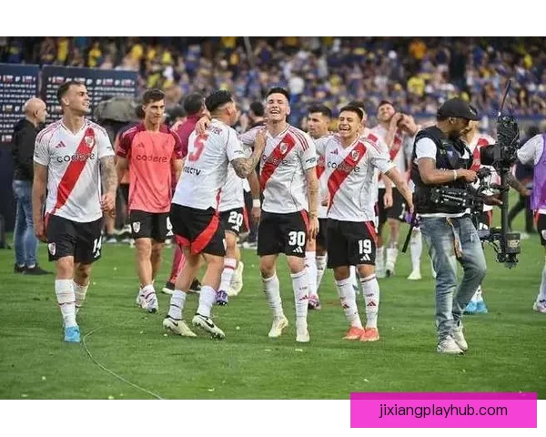 重逢旧爱徒 德米主动拥抱昔日河床弟子马斯坦托诺备战皇马之战